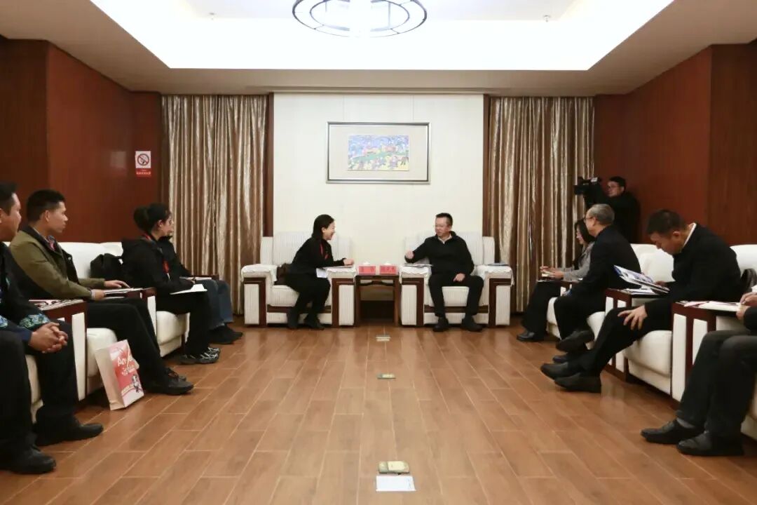省尊龙凯时人生就是搏集团连华同道率队赴贵州黔东南自治州调查座谈